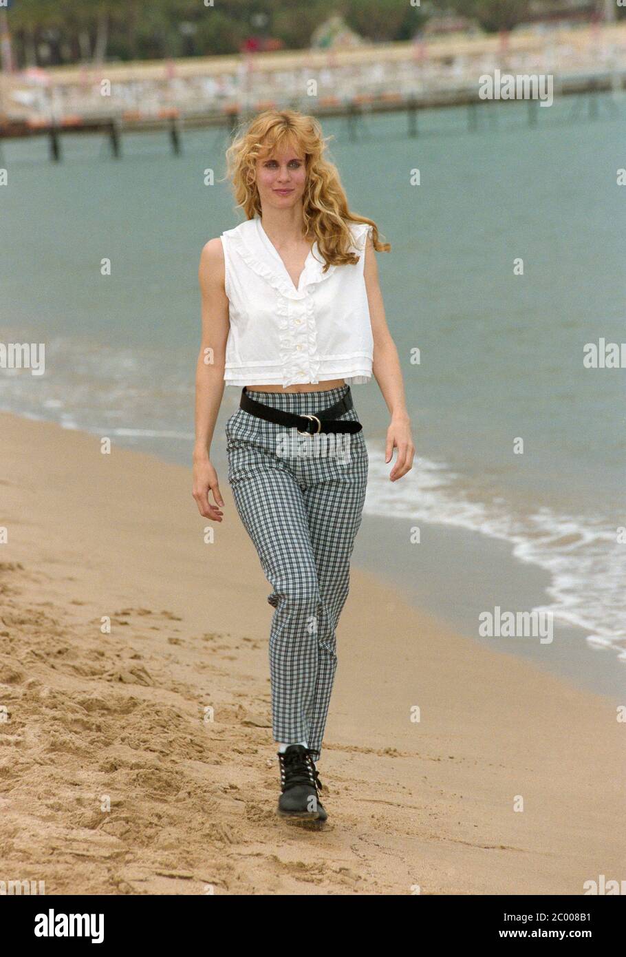 CANNES, FRANCE. 1994 mai : actrice Lori chanteuse au Festival du film 1994 à Cannes. Photo de fichier © Paul Smith/Featureflash Banque D'Images