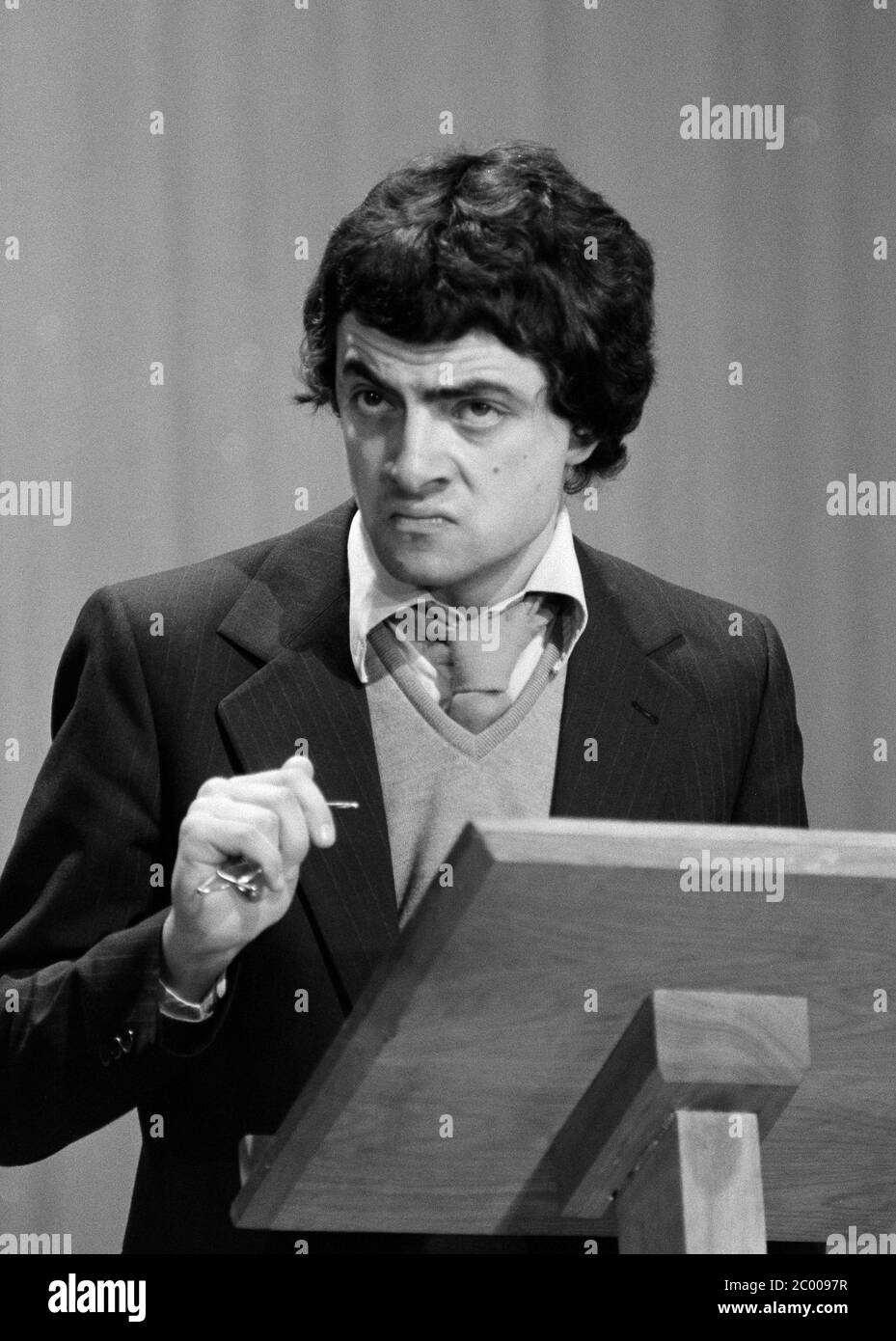 LONDRES, ROYAUME-UNI. 1980 nov : acteur/comédien Rowan Atkinson aux répétitions de la Royal Variety Performance au London Palladium. © Paul Smith/Featureflash Banque D'Images