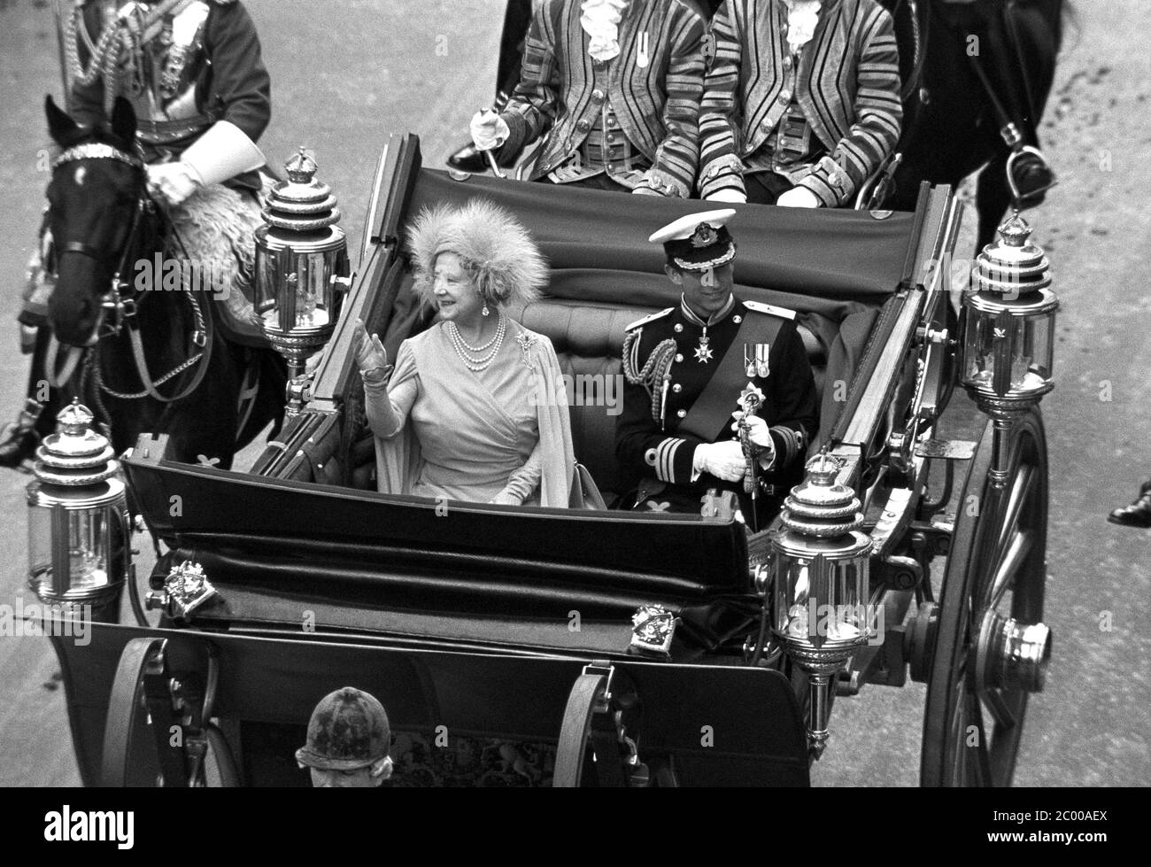 LONDRES, ROYAUME-UNI. 1980 juillet : Reine Elizabeth, Reine mère et Prince Charles, Prince de Galles lors de la procession célébrant le 80e anniversaire de la Reine mère, Fleet Street, Londres. © Paul Smith/Featureflash Banque D'Images