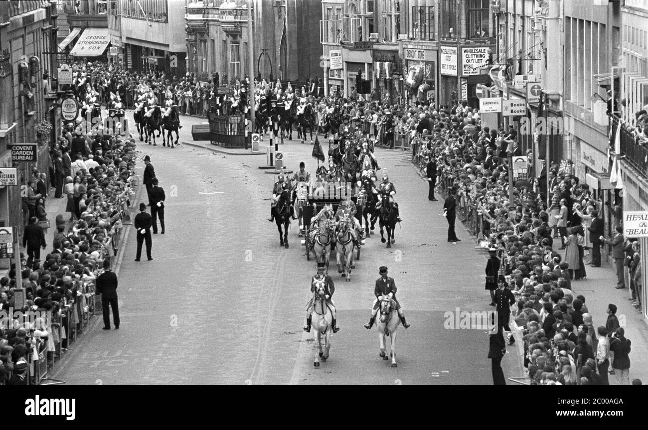 LONDRES, ROYAUME-UNI. 1980 juillet : Reine Elizabeth, Reine mère et Prince Charles, Prince de Galles lors de la procession célébrant le 80e anniversaire de la Reine mère, Fleet Street, Londres. © Paul Smith/Featureflash Banque D'Images