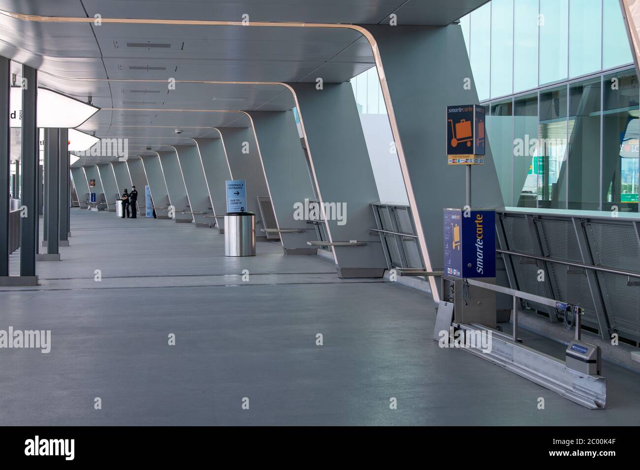 New York, États-Unis. 10 juin 2020. Vue intérieure du tout nouveau hall d'arrivée et de départ du terminal B de l'aéroport LaGuardia. La construction d'un nouvel aéroport redessiné a été accélérée pendant la pandémie COVID-19. Crédit : SOPA Images Limited/Alamy Live News Banque D'Images