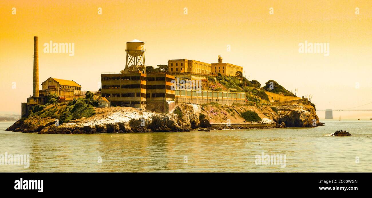 Île d'Alcatraz avec célèbre bâtiment de prison, San Francisco, États-Unis. Banque D'Images