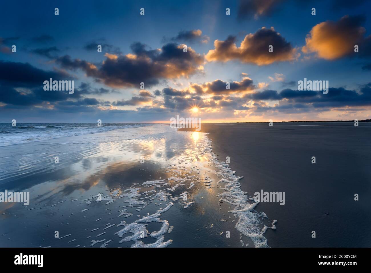 Lever du soleil sur la plage de la mer du Nord Banque D'Images