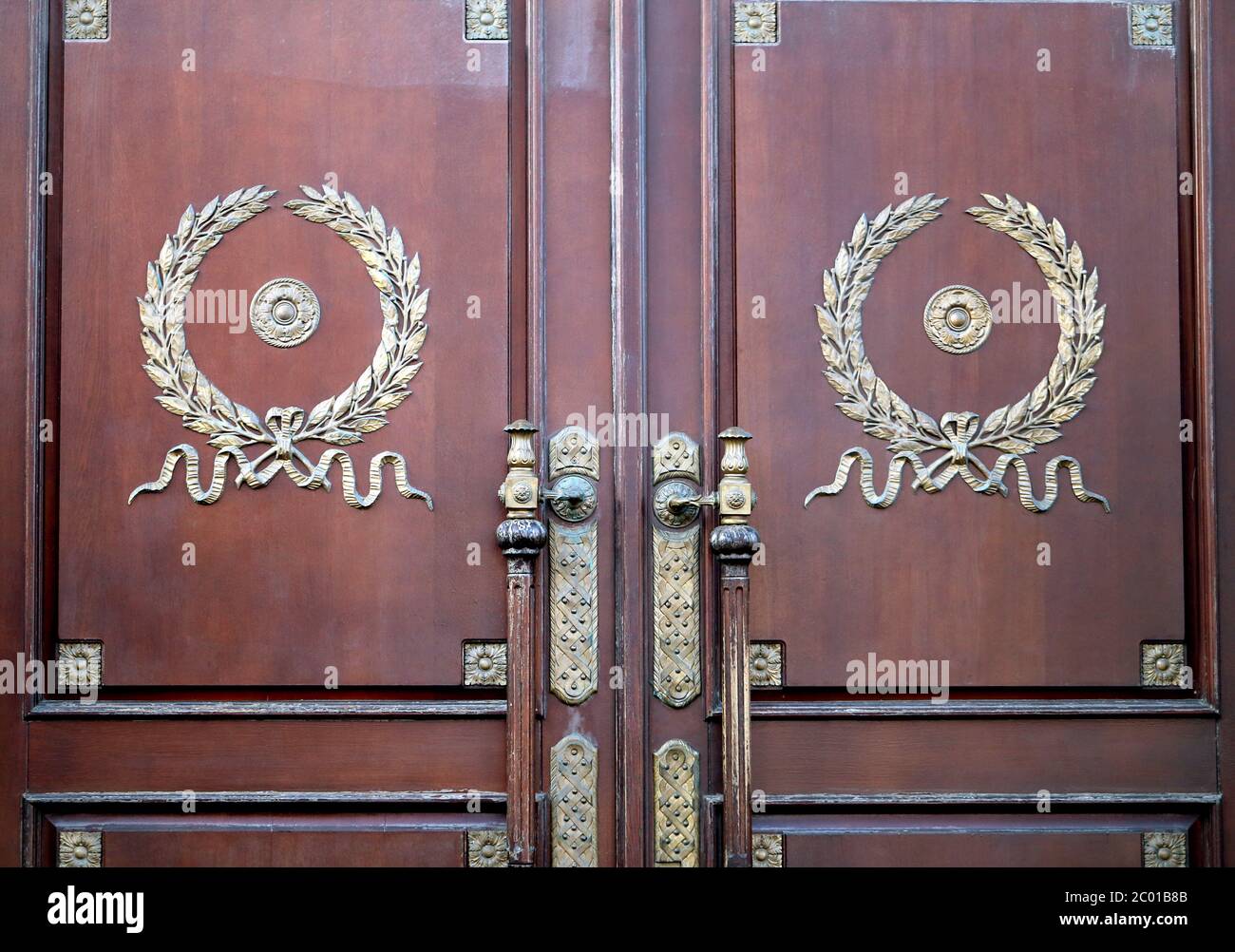 Ancienne porte sur un bâtiment à Moscou Banque D'Images