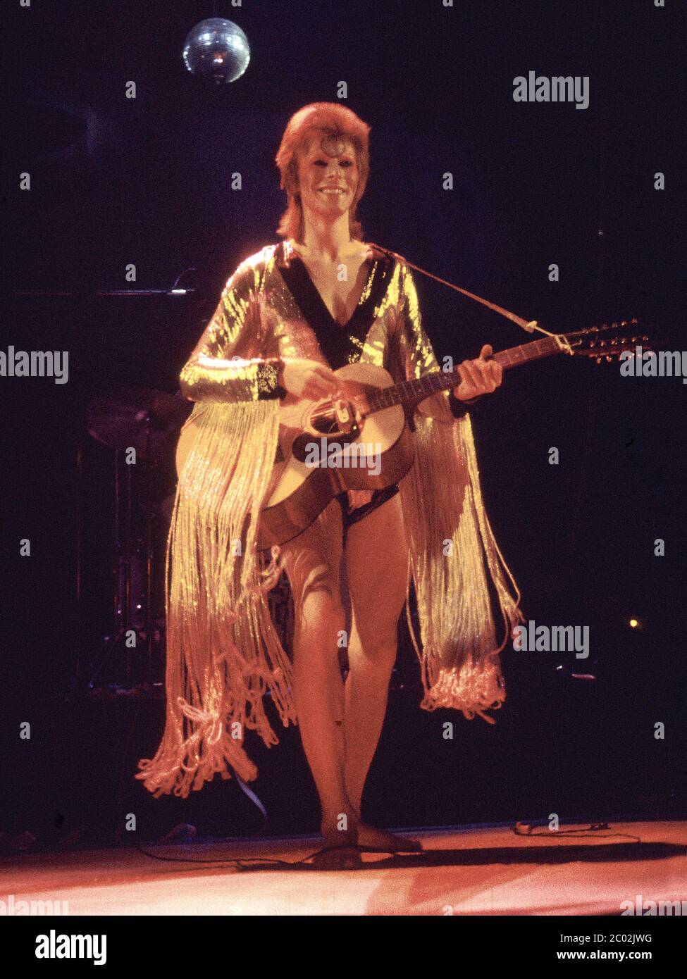 David Bowie comme Ziggy Stardust en concert au Earl's court Exhibition  Hall, Londres, le 12 mai 1973 Photo Stock - Alamy