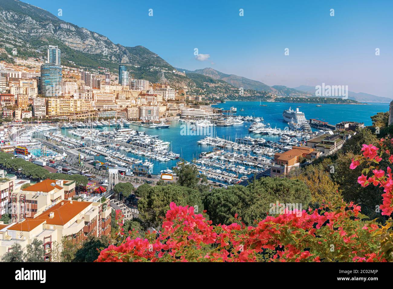 Vue aérienne sur le port de Monte Carlo et la côte de Monaco en été Banque D'Images