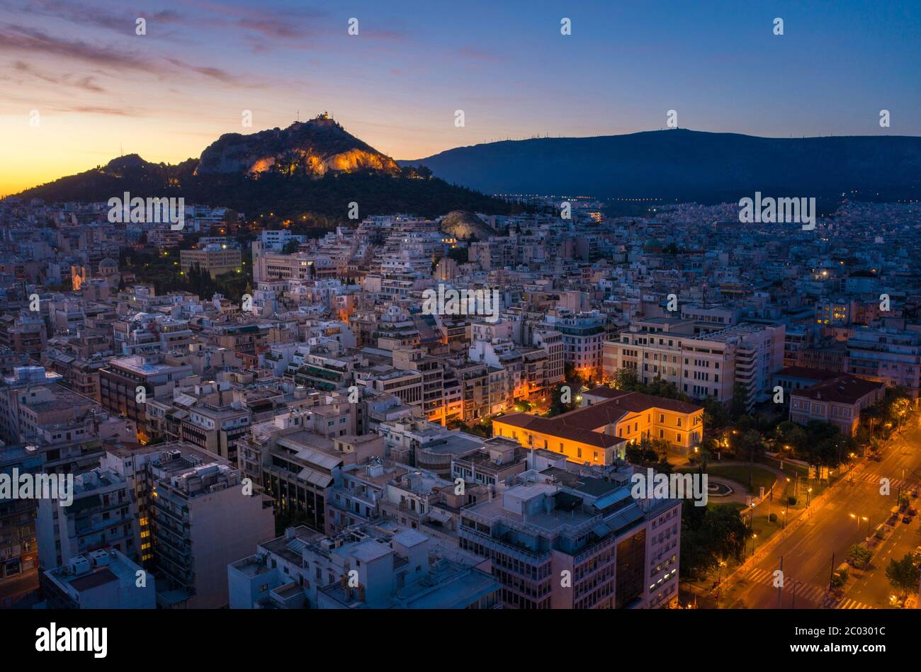 Vue panoramique sur Athènes au lever du soleil avec la vieille ville et l'horizon de l'Acropole Banque D'Images