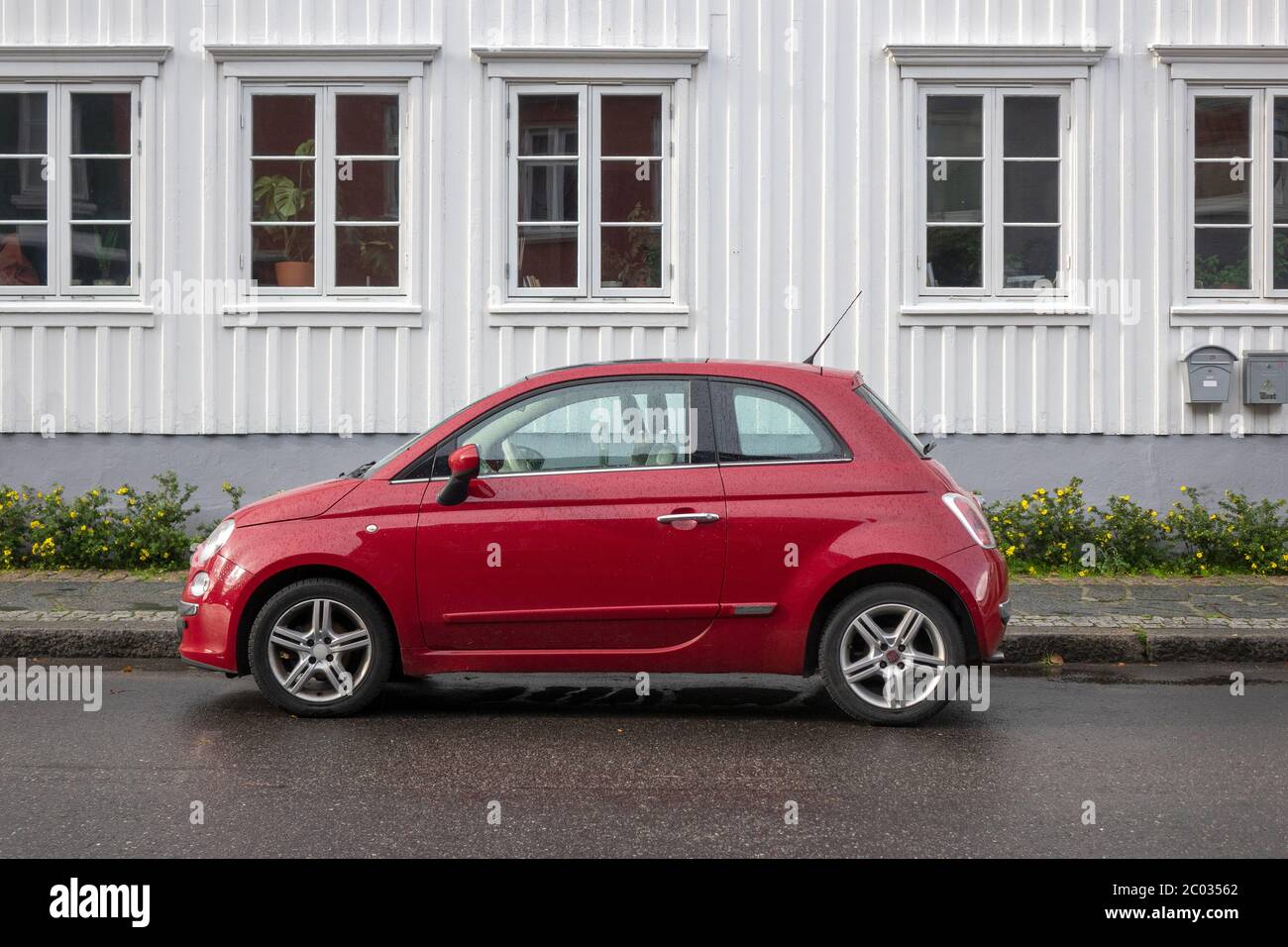 Fiat 500 rouge Banque de photographies et d’images à haute résolution ...