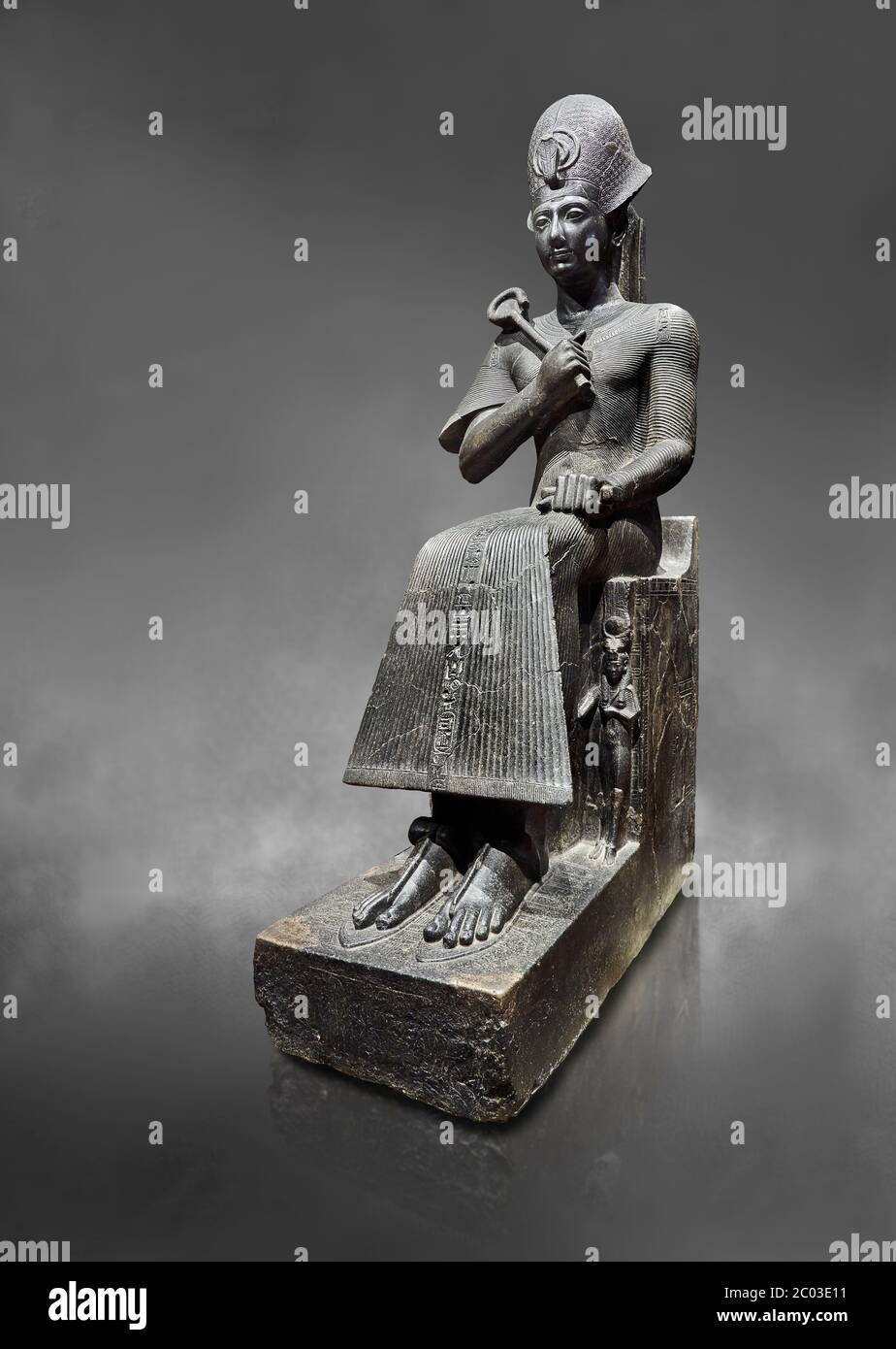 Ancienne statue égyptienne de Ramesses II. Granodiorite, Nouveau Royaume, 19e dynastie, (1279-1213 av. J.-C.), Karnak, Temple d'Amon. Musée égyptien, Turin. Gris Banque D'Images