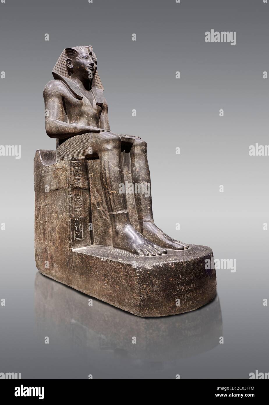 Ancienne statue égyptienne de Tuthmosis II, granodorite, Nouveau Royaume, 18e dynastie, (1479-1425 av. J.-C.), Karnak, Temple d'Amun. Musée égyptien, Turin. Gris Banque D'Images