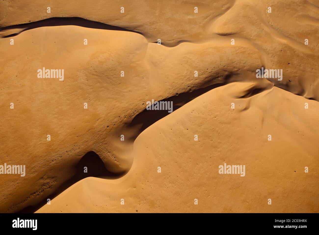 Dunes de sable dans le désert du Sahara, Afrique du Nord. Banque D'Images