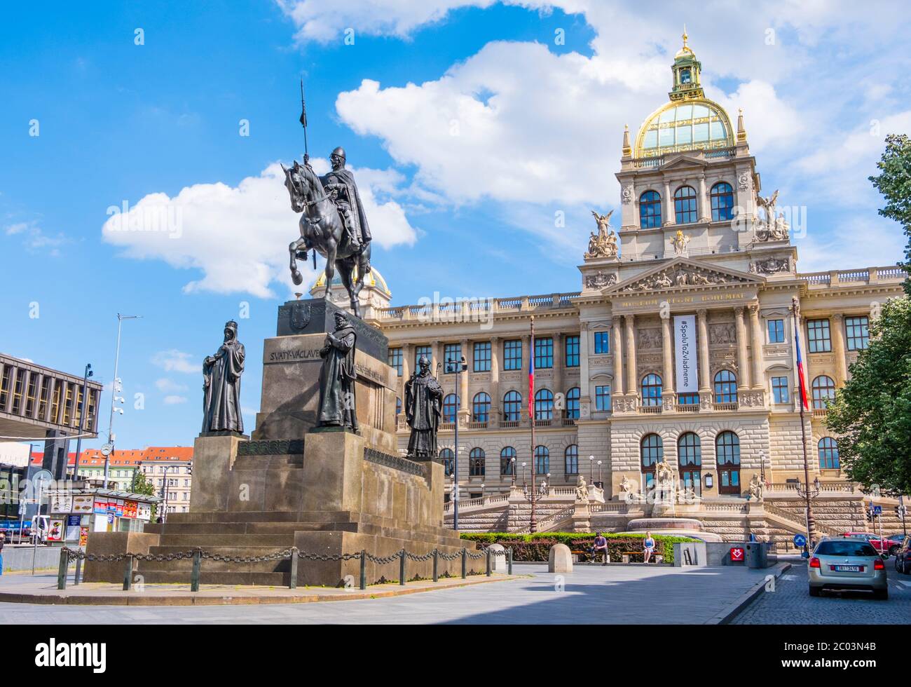 Pomník svateho Václava, Saint Venceslas Memorial, et Národní muzeum, le Musée national, Vaclavske namesti, place Venceslas, nouvelle ville, Prague, Czec Banque D'Images