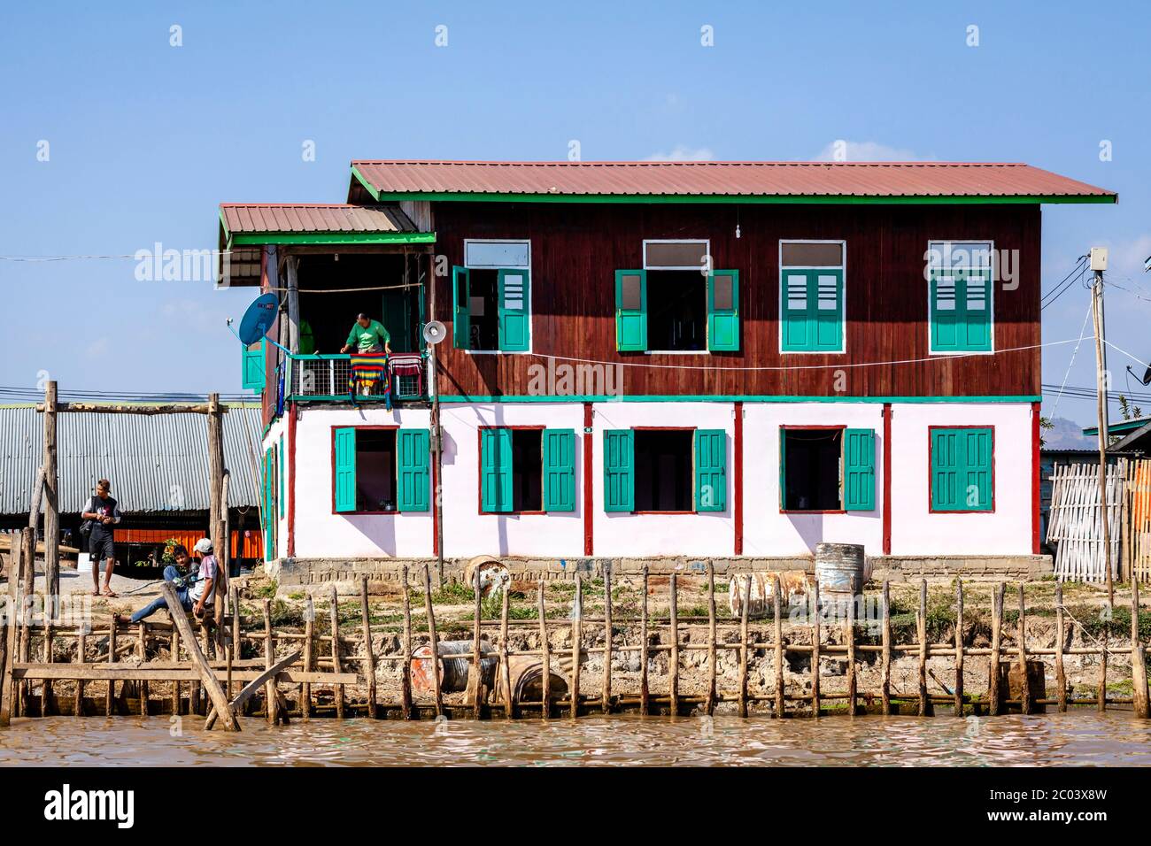 Un village flottant sur le lac Inle, État de Shan, Myanmar. Banque D'Images