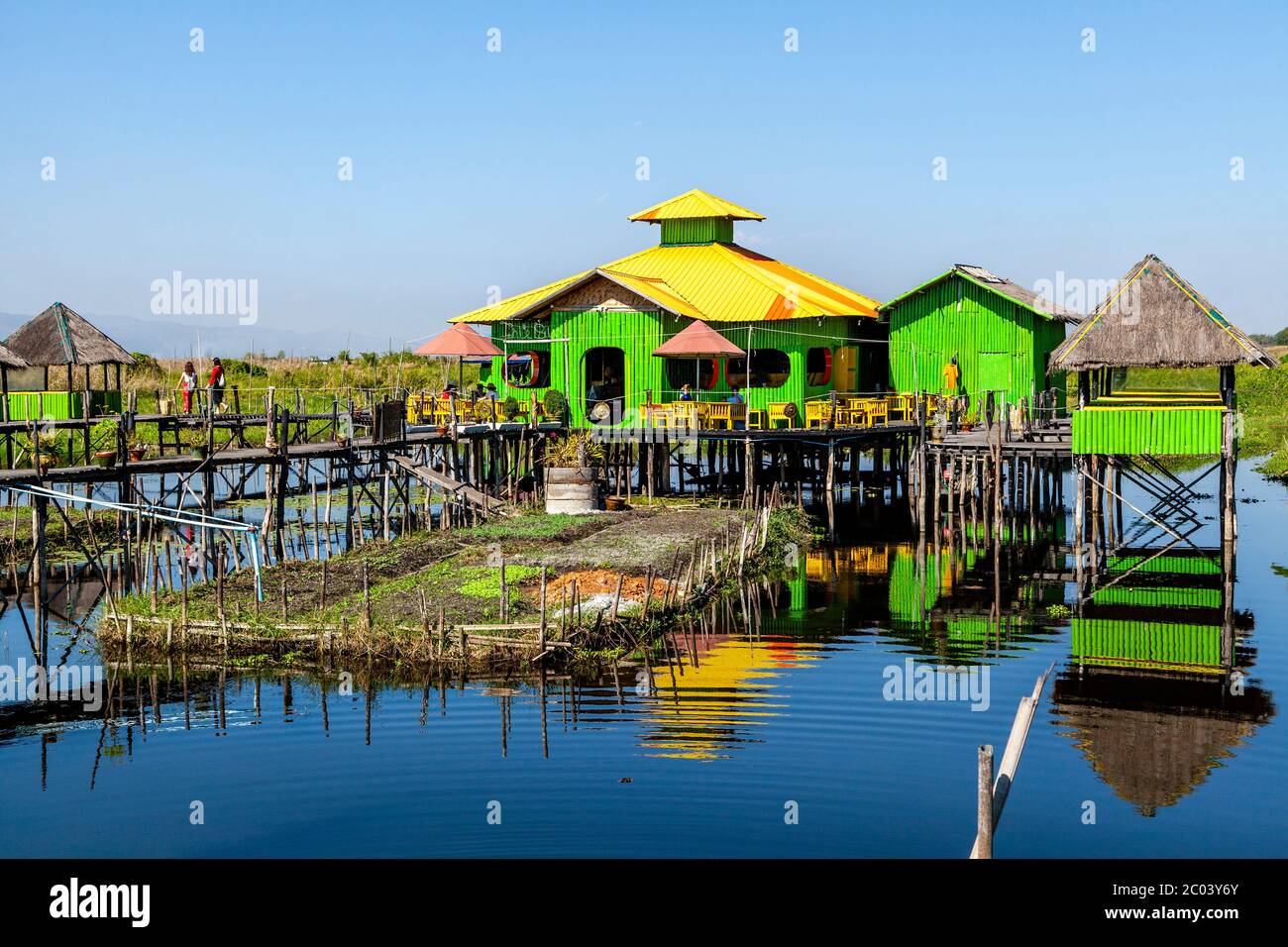 Un café/restaurant, Minethauk Bridge, Le Lac Inle, l'État de Shan, Myanmar. Banque D'Images