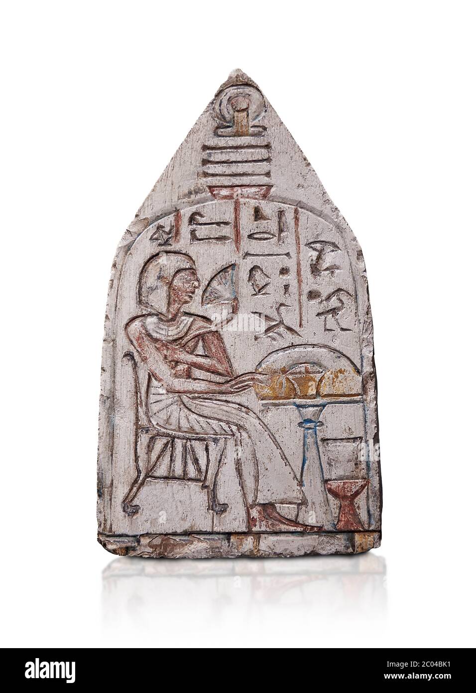 Stèle de Ra Egyptien antique, calcaire, Nouveau Royaume, 19e dynastie, (1279-1190 av. J.-C.), Deir el-Medina, Musée Egyptien, Turin. Fond blanc, Akh iqe Banque D'Images