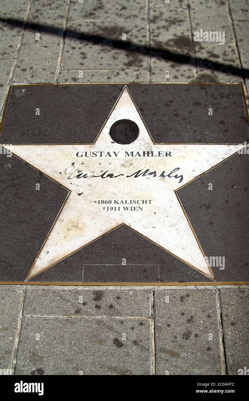 Autriche Vienne, UNE étoile sur le trottoir à côté de l'opéra en l'honneur de Gustav Mahler. Österreich Wien Star im Opernhaus zu Ehren von Gustav Mahler Banque D'Images