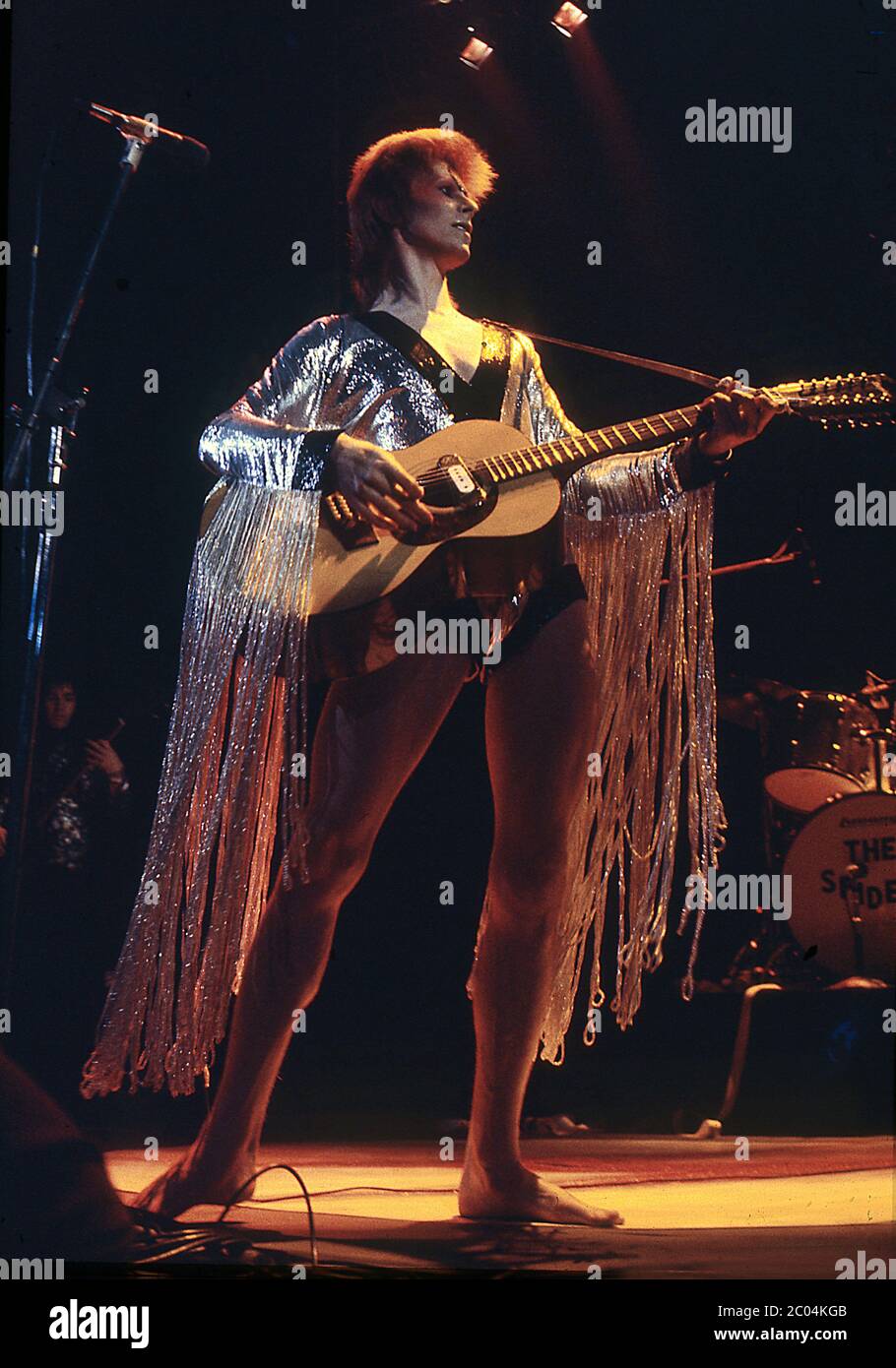 David Bowie comme Ziggy Stardust en concert au Earl's court Exhibition Hall, Londres, le 12 mai 1973 Banque D'Images