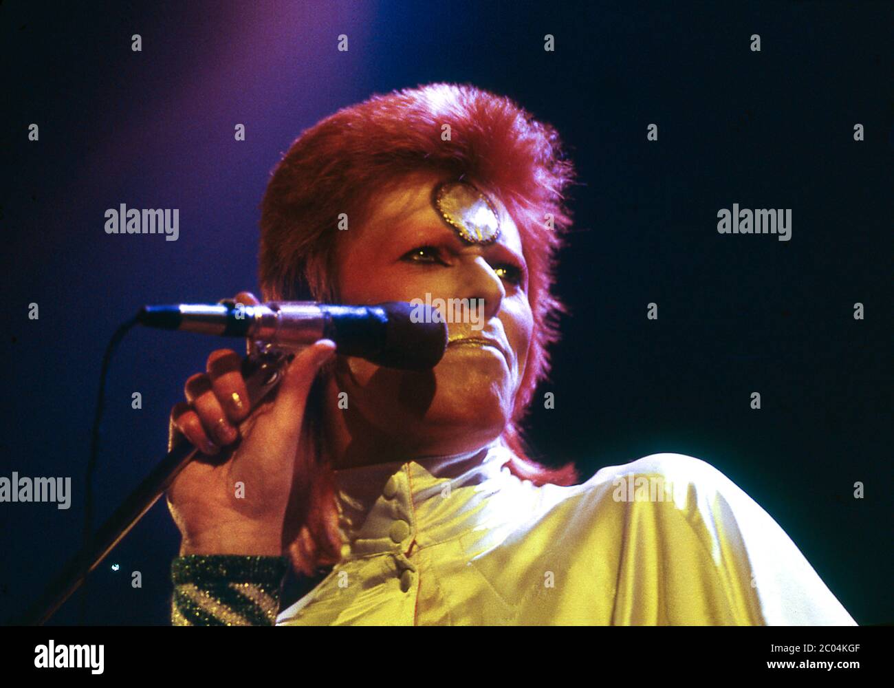 David Bowie comme Ziggy Stardust en concert au Earl's court Exhibition Hall, Londres, le 12 mai 1973 Banque D'Images