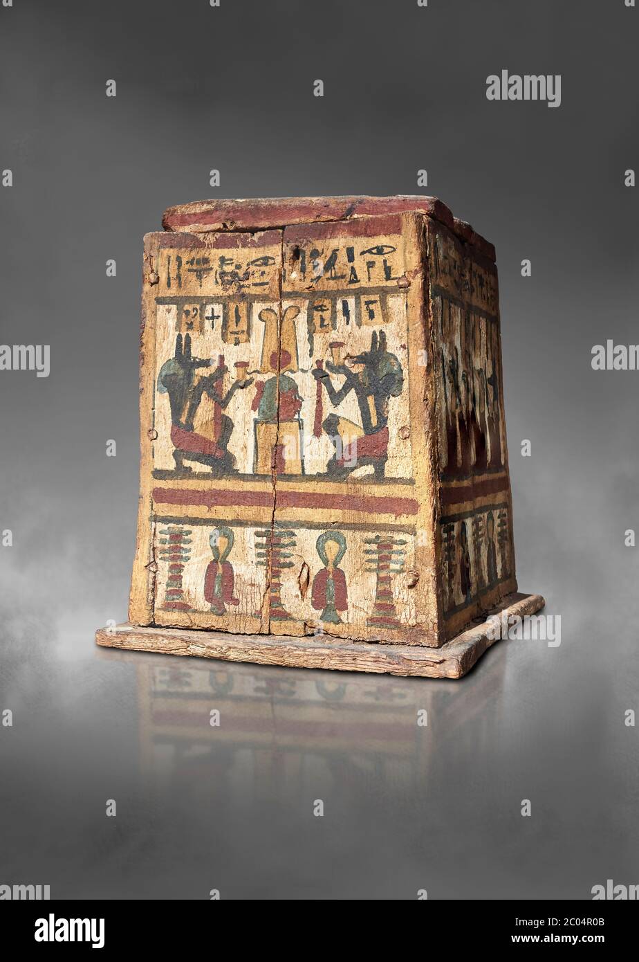 Pylône égyptien antique (porte), coffre canoppique en forme d'organes internes, bois, de la fin à la période Ptolemaic (722-40 av. J.-C.), Musée égyptien, Turin. Vieux divertissement Banque D'Images