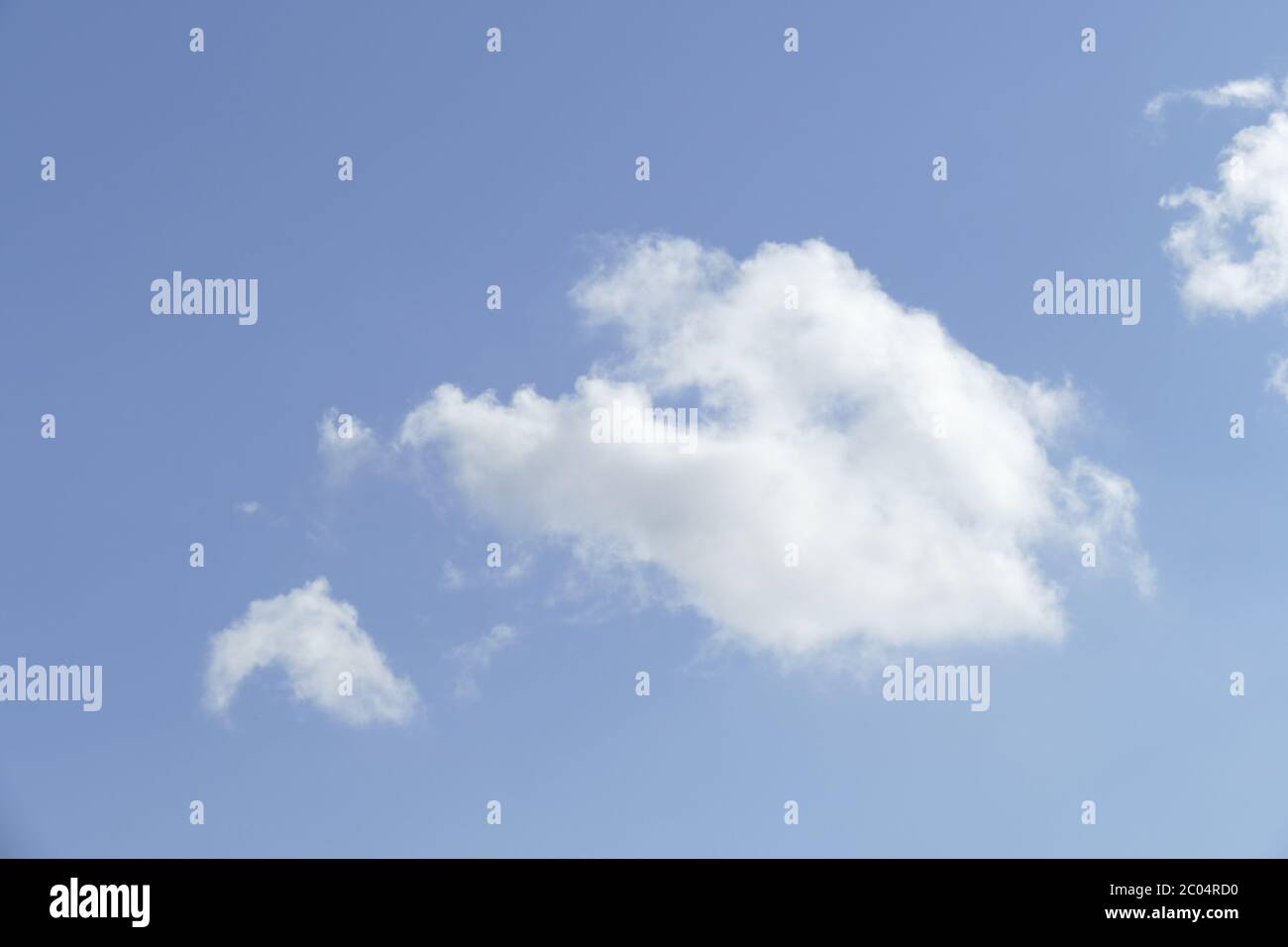 Les nuages blancs, ciel bleu, image de fond, l'Allemagne, de l'Europe Banque D'Images