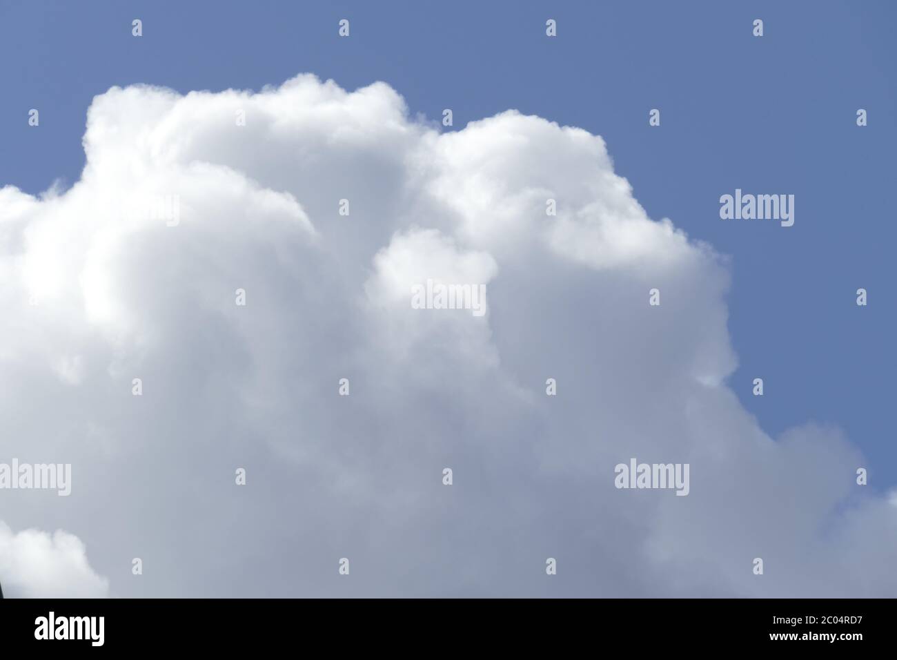 Les nuages blancs, ciel bleu, image de fond, l'Allemagne, de l'Europe Banque D'Images