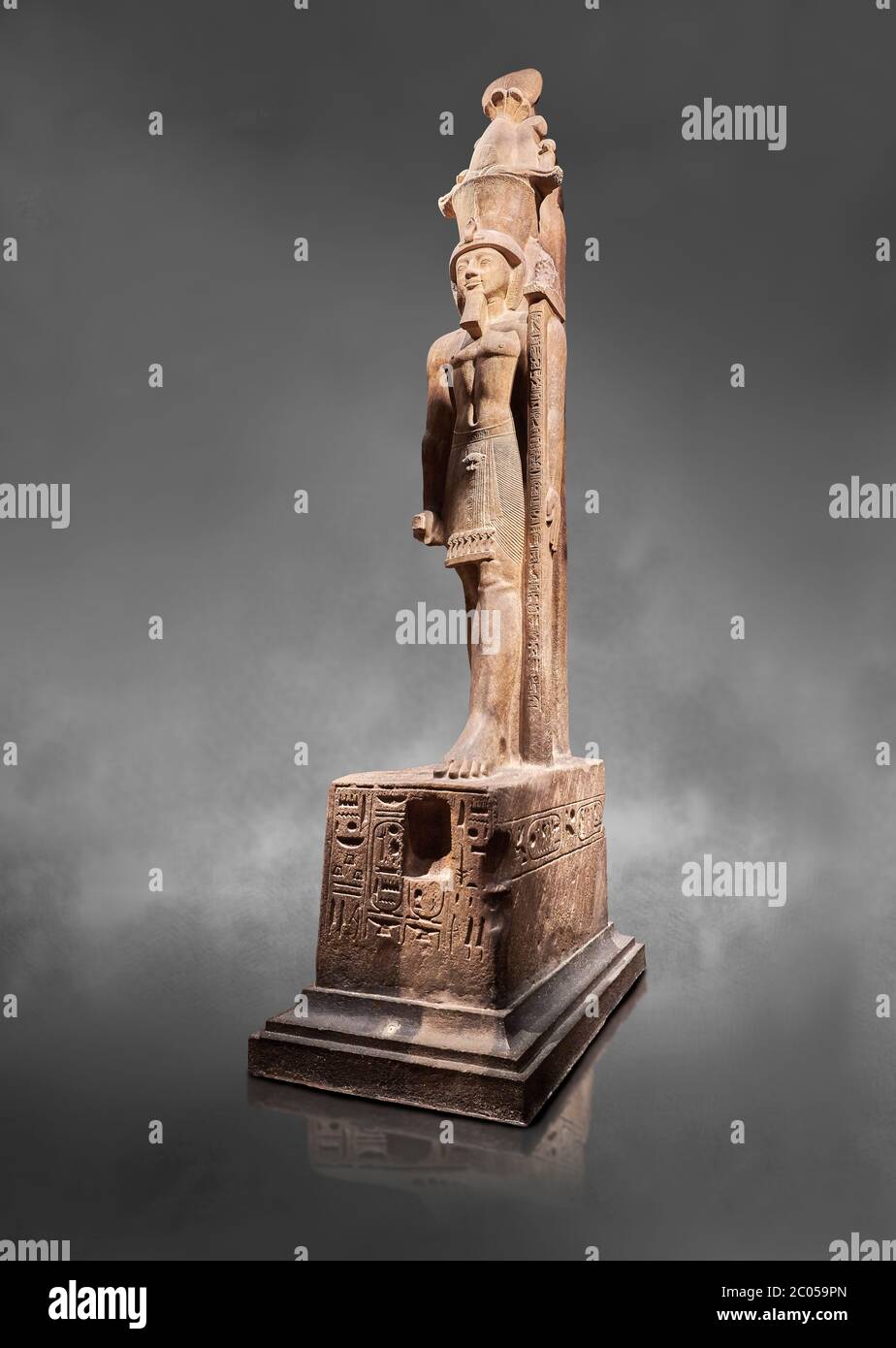 Colossale ancienne statue égyptienne de Sethy II, grès, Nouveau Royaume, 19e dynastie, (1202-1198 av. J.-C.), temple Karnak d'Amon. Musée égyptien, Turin. GRE Banque D'Images
