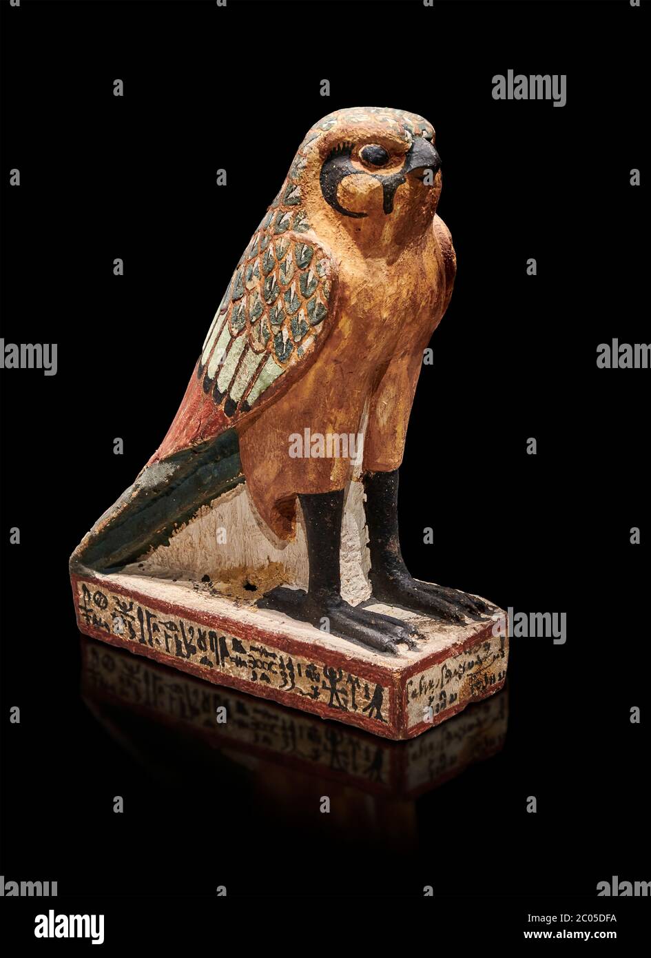 Ancien oiseau de faucon égyptien en bois, période tardive (722-322 av. J.-C.), Musée égyptien, Turin. Cat 986. Fond noir les modèles de tombeau en bois étaient un égyptien Banque D'Images