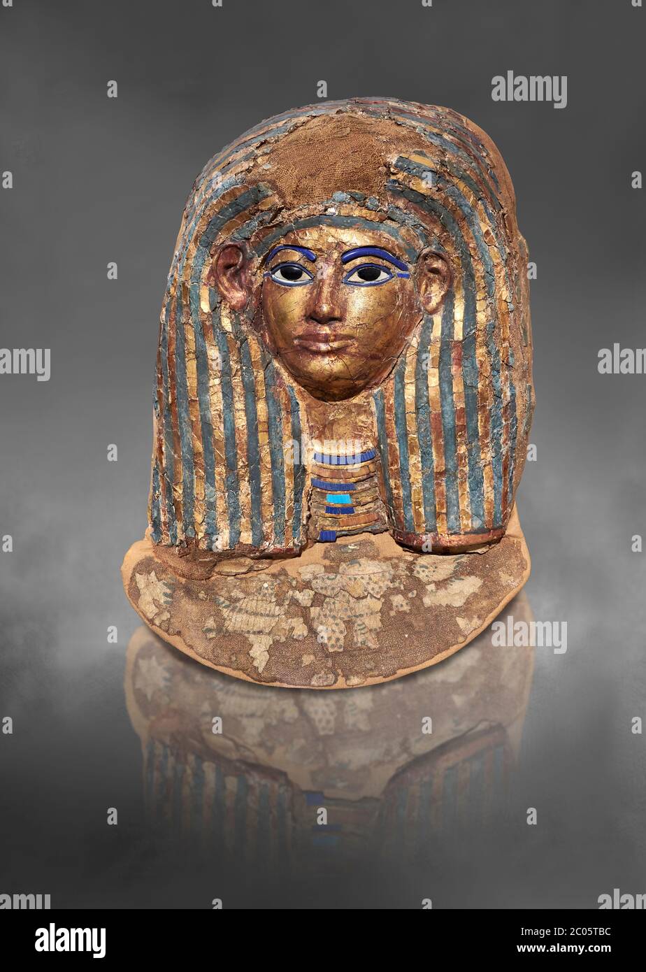 Ancien cartonnage égyptien masque funéraire du mérite - tombe de Kha, tombe de Theban 8 , milieu de la 18e dynastie (1550 à 1292 av. J.-C.), Musée égyptien de Turin. Bac gris Banque D'Images