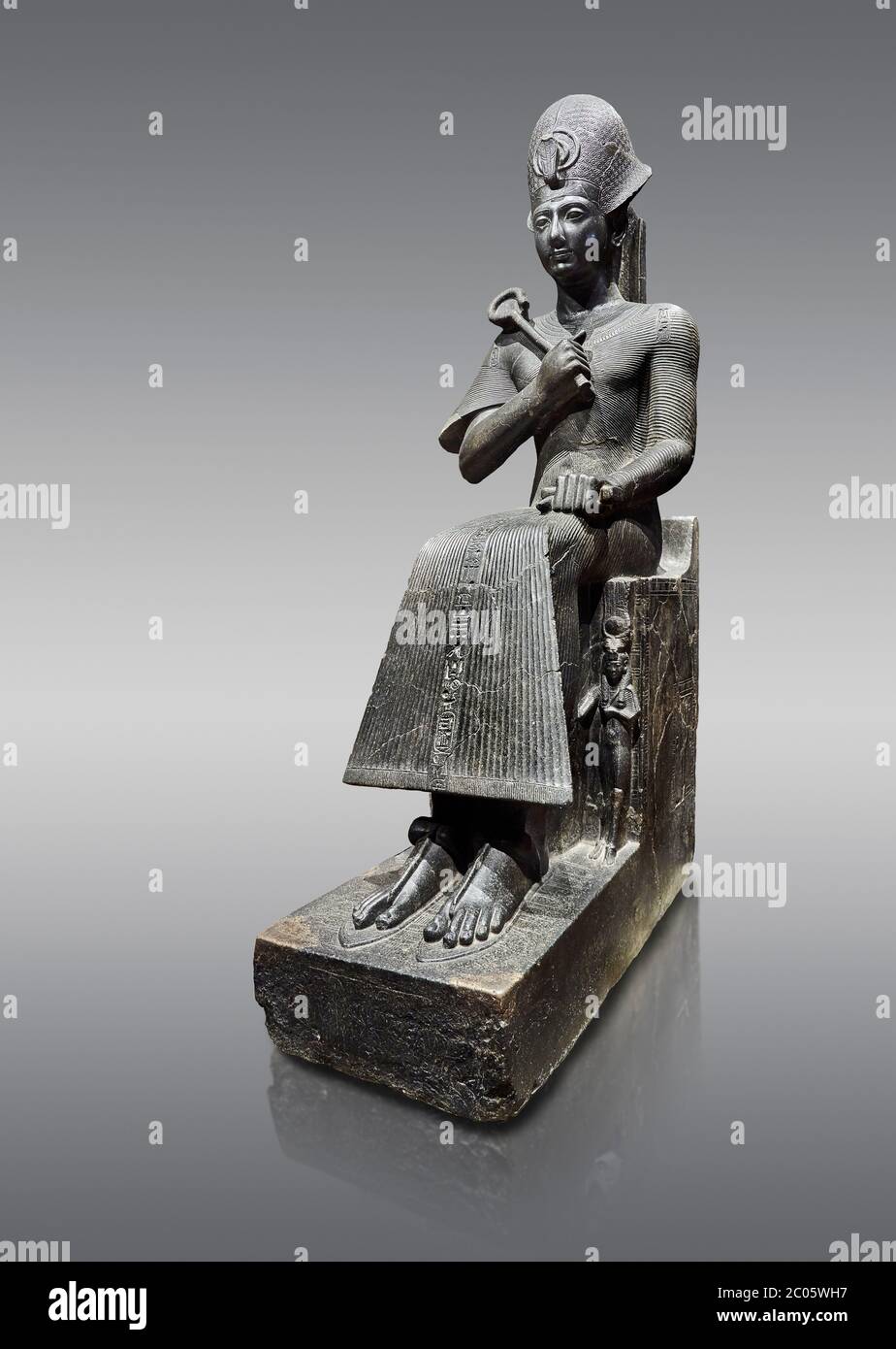 Ancienne statue égyptienne de Ramesses II. Granodiorite, Nouveau Royaume, 19e dynastie, (1279-1213 av. J.-C.), Karnak, Temple d'Amon. Musée égyptien, Turin. Gris Banque D'Images