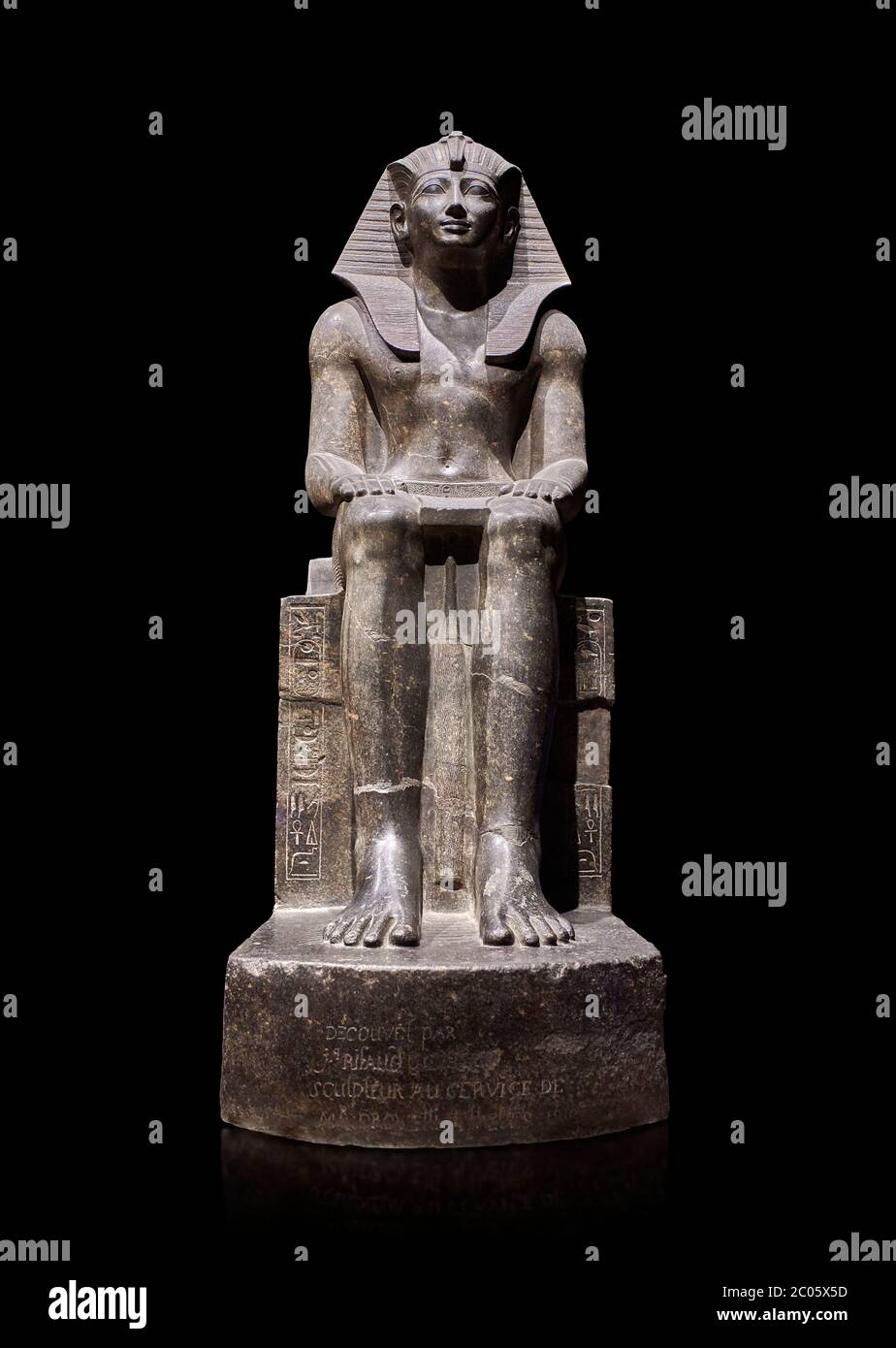 Ancienne statue égyptienne de Tuthmosis II, granodorite, Nouveau Royaume, 18e dynastie, (1479-1425 av. J.-C.), Karnak, Temple d'Amun. Musée égyptien, Turin. Noir Banque D'Images