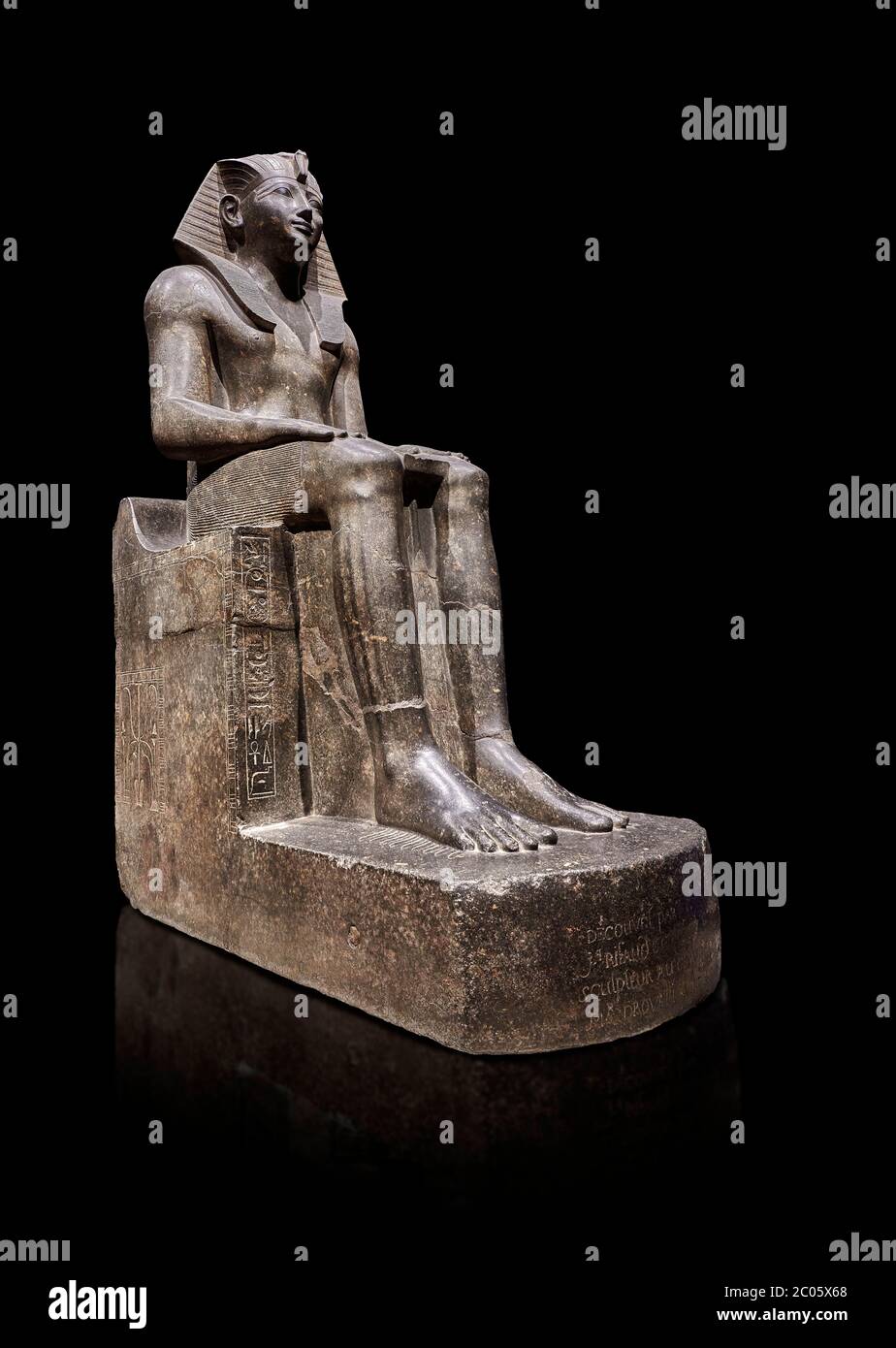 Ancienne statue égyptienne de Tuthmosis II, granodorite, Nouveau Royaume, 18e dynastie, (1479-1425 av. J.-C.), Karnak, Temple d'Amun. Musée égyptien, Turin. Noir Banque D'Images