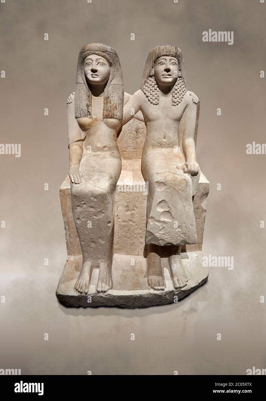 Ancienne statue romaine de Pendua et sa femme Nefertari, calcaire, Nouveau Royaume, 19e dynastie, (1292-1186 av. J.-C.), Deir-el-Medina, Thèbes. Musée égyptien, Banque D'Images