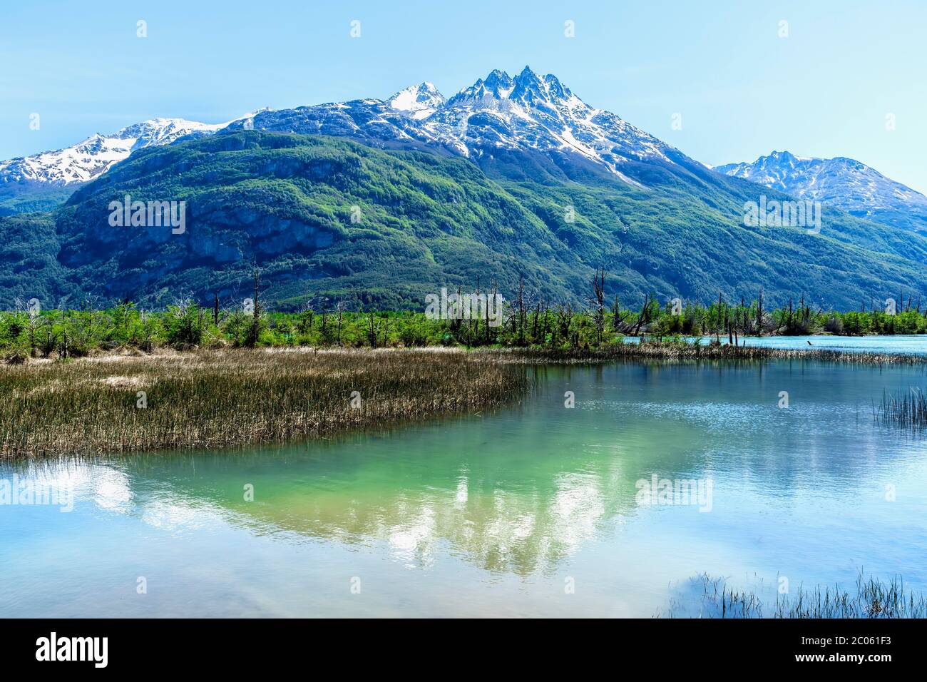 Chaîne de montagnes Castillo et vallée de la rivière Ibanez vue depuis la route panaméricaine, région d'Aysen, Patagonie, Chili Banque D'Images