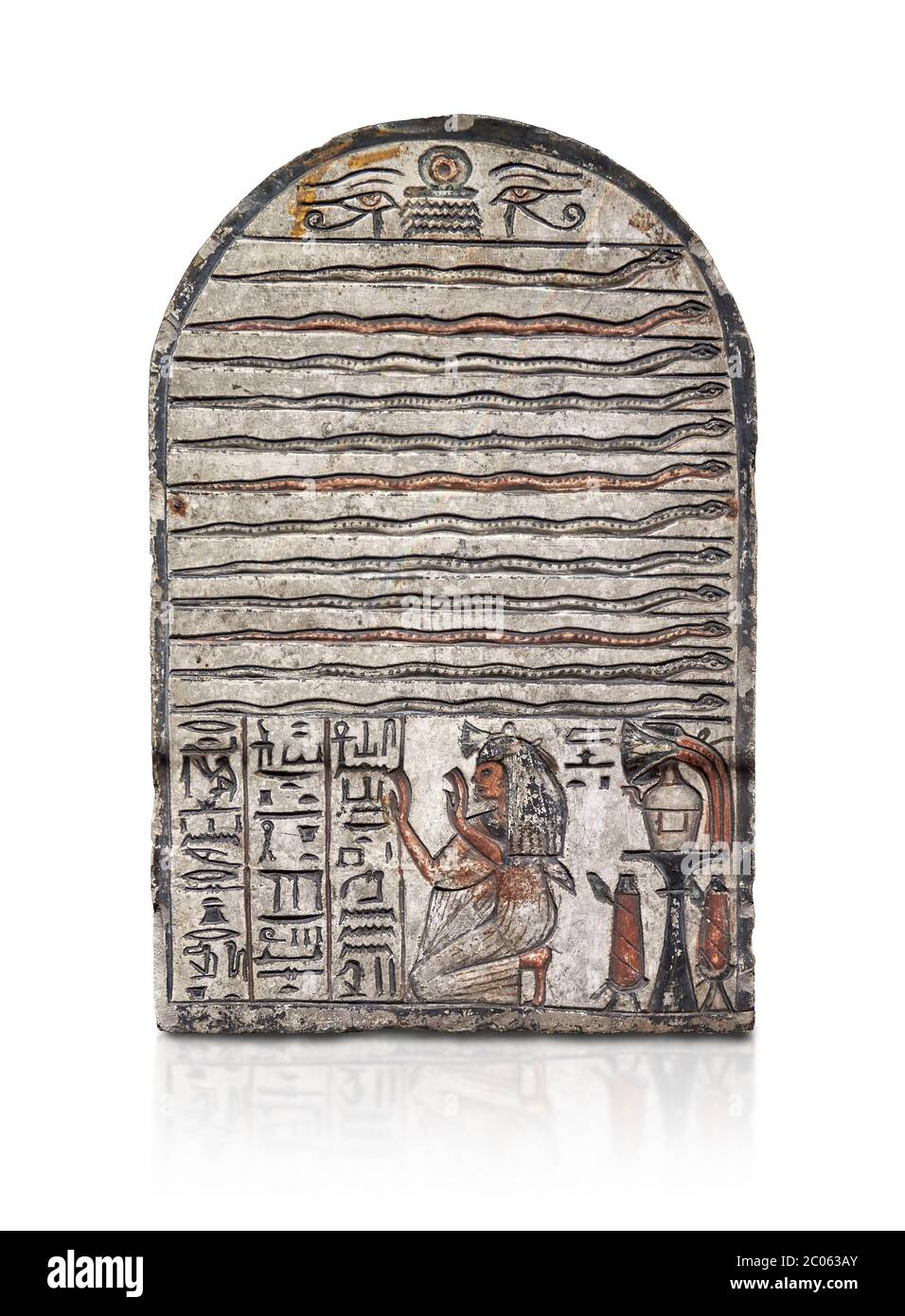 Stèle égyptienne ancienne dédiée au Meretsesger, calcaire, Nouveau Royaume, 19e dynastie, (1279-1213 av. J.-C.), Deir el-Medina, Musée égyptien, Turin. Blanc b Banque D'Images