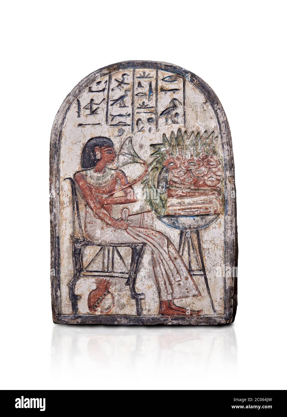 Stèle de Ra Egyptien antique, calcaire, Nouveau Royaume, 19e dynastie, (1279-1190 av. J.-C.), Deir el-Medina, Musée Egyptien, Turin. Fond blanc, sur ce Banque D'Images