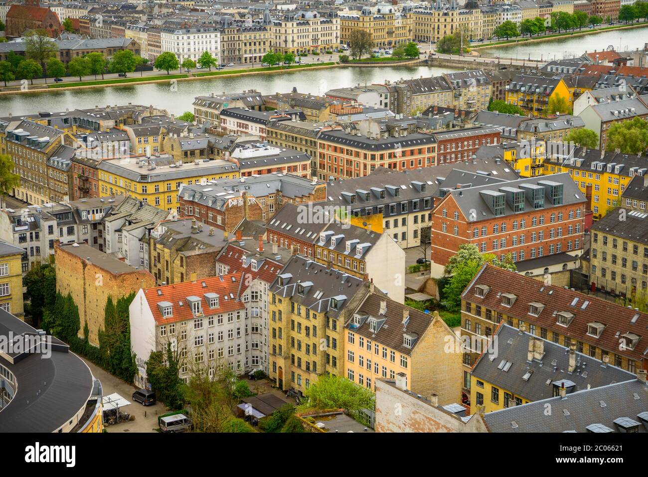 Vue sur la ville avec des maisons typiques, Sortedams SO, Copenhague, Danemark Banque D'Images