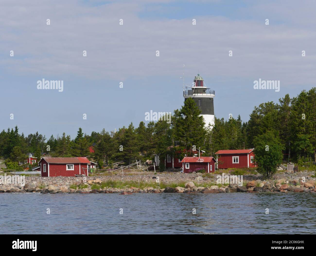 phare sur l'île suédoise de Storjungfrun Banque D'Images