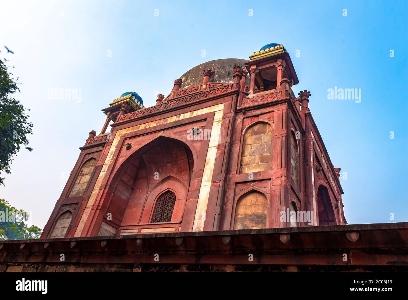 Tombe d'Humayun à New Delhi, Inde. - vue majestueuse du premier jardin-tombe sur le sous-continent indien. Le Tombeau est un excellent exemple de Perse. Banque D'Images