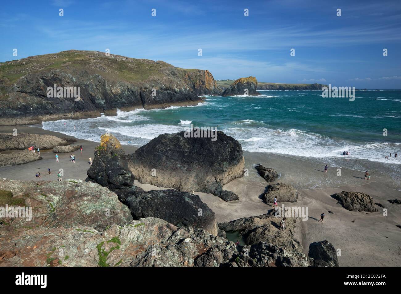 Vue sur Kynance Cove, la péninsule de Lizard, près de Penzance, Cornwall, Angleterre, Royaume-Uni Banque D'Images