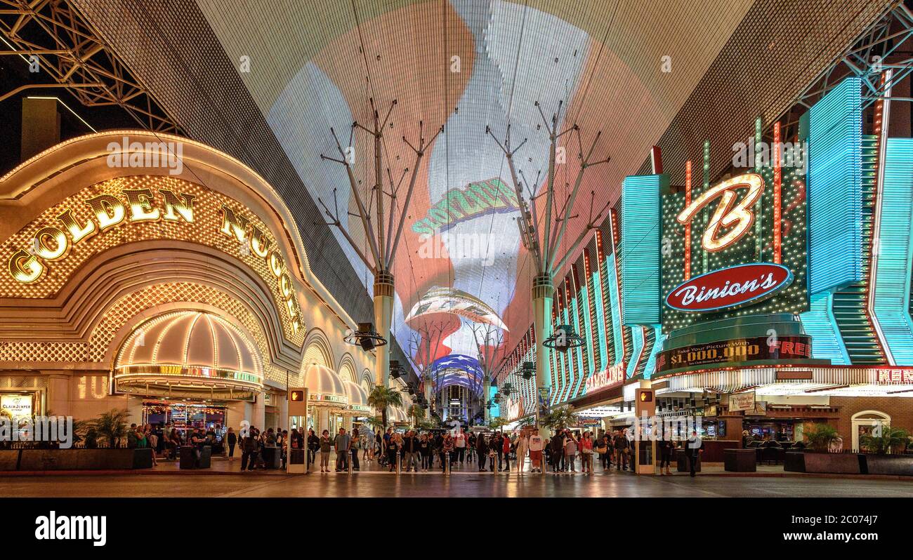Le Golden Nugget et Binion's casinos sur la Fremont Street Experience à Las Vegas Banque D'Images