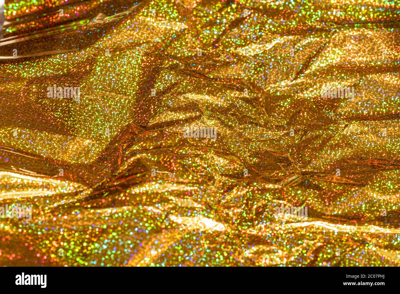 Fond doré brillant. Papier d'emballage métallique feuille d'or texture brillante. Papier d'emballage froissé. Banque D'Images