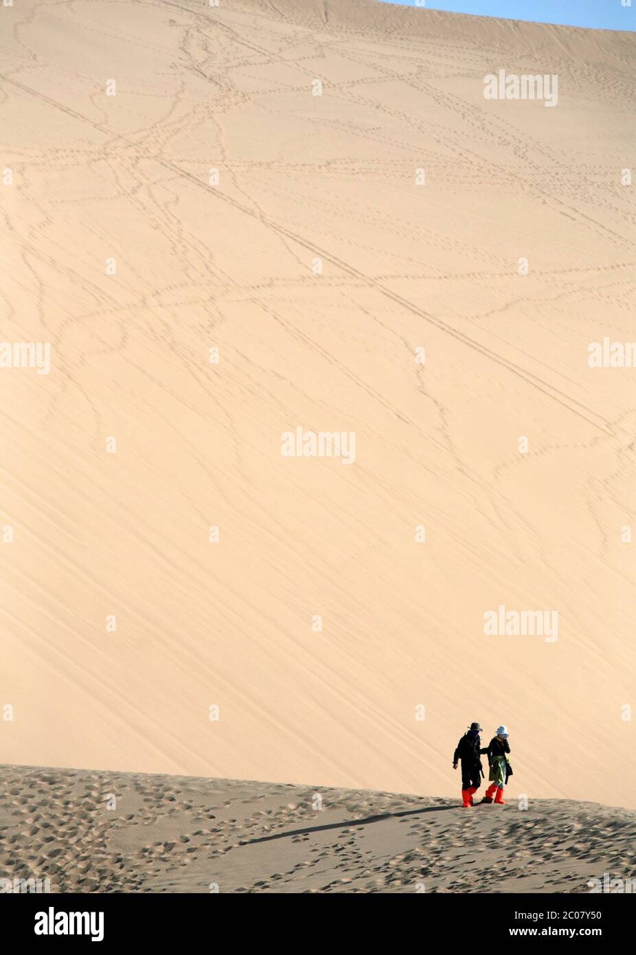 Les dunes de sable chantant (Ming Sha Shan) à Dunhuang, province de Gansu, République populaire de Chine. 30/09/2011. Photo: Stuart Boulton/Alay Banque D'Images