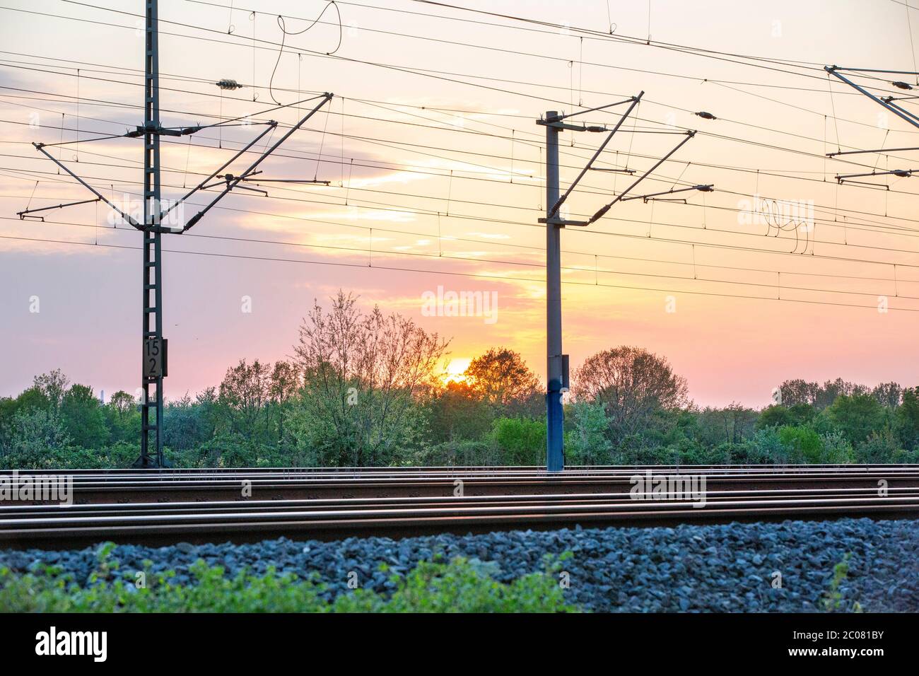 Symbolfoto, Symbolbild Oberleitung, Eisenbahntechnik. Köln, 16.04.2020 Banque D'Images