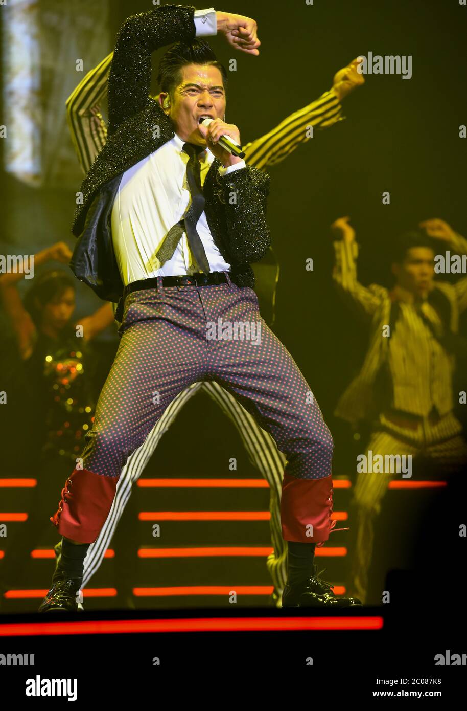 Macao, Chine : 27 octobre 2015. Aaron Kwok Fu-shing, acteur, chanteur et danseur de Hong Kong, se produit à la cérémonie d'ouverture.ouverture du studio Melco Crown Banque D'Images