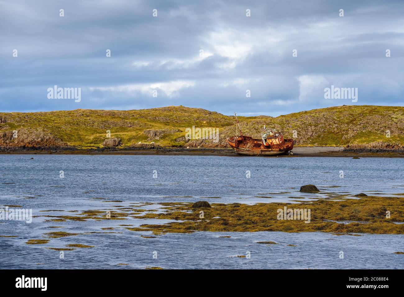 Épave de bateau de pêche sur la péninsule de Snaefellsnes en Islande Banque D'Images