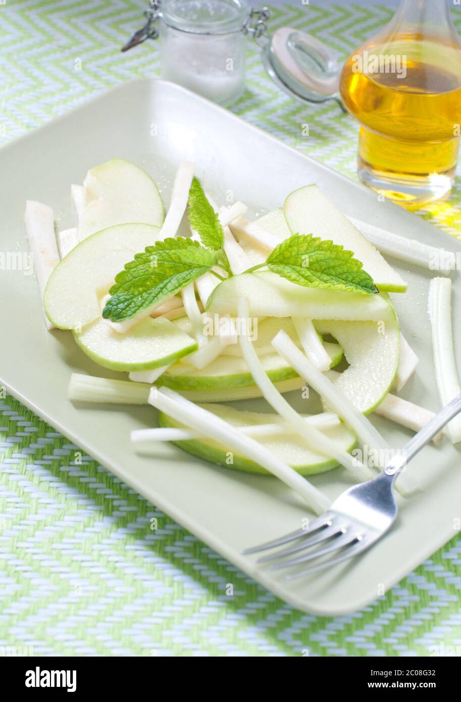 Salade fraîche et verte, céleri-rave céleri et pomme verte Banque D'Images