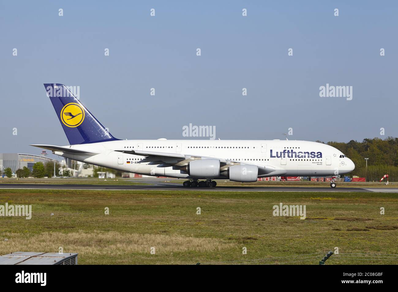 Aéroport de Francfort-sur-le-main - l'Airbus A380 de Lufthansa prend son envol Banque D'Images