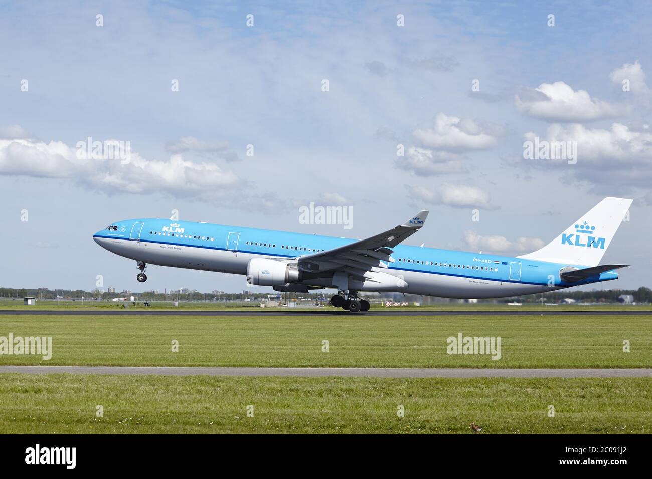 Aéroport d'Amsterdam Schiphol - KLM Airbus A330 décollage Banque D'Images Aéroport d'Amsterdam Schiphol - KLM Airbus A330 décollage Banque D'Images