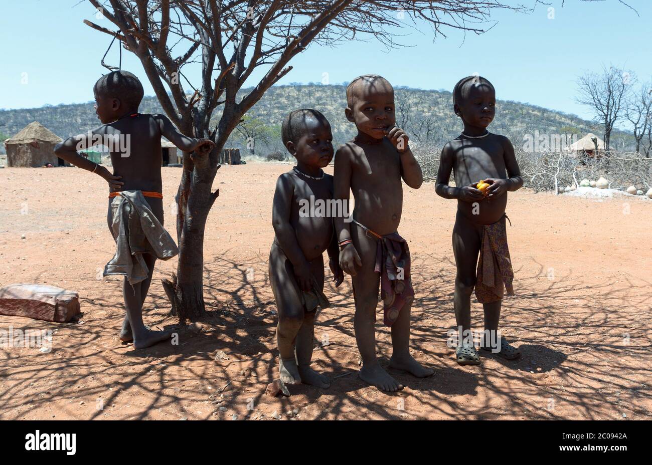 Enfant non identifié tribu Himba en Namibie Banque D'Images