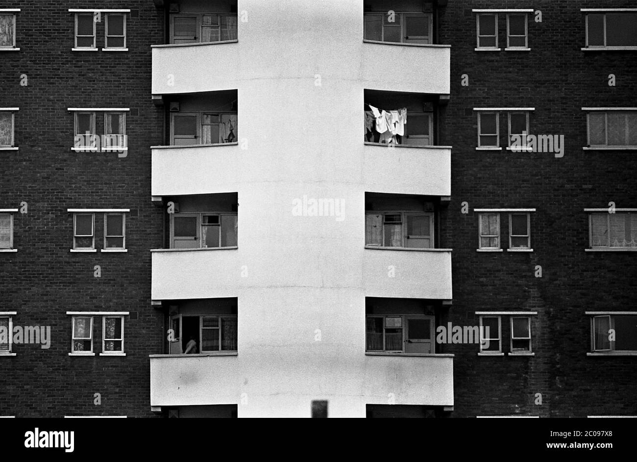 AJAXNETPHOTO. 4 JUIN 1968. PORTSMOUTH, ANGLETERRE. - HI-RISE - DARWIN HOUSE TOWER BLOCK IN AUSTRALIA CLOSE, LANDPORT.PHOTO:JONATHAN EASTLAND/AJAX REF:3568138 4A 55 Banque D'Images AJAXNETPHOTO. 4 JUIN 1968. PORTSMOUTH, ANGLETERRE. - HI-RISE - DARWIN HOUSE TOWER BLOCK IN AUSTRALIA CLOSE, LANDPORT.PHOTO:JONATHAN EASTLAND/AJAX REF:3568138 4A 55 Banque D'Images